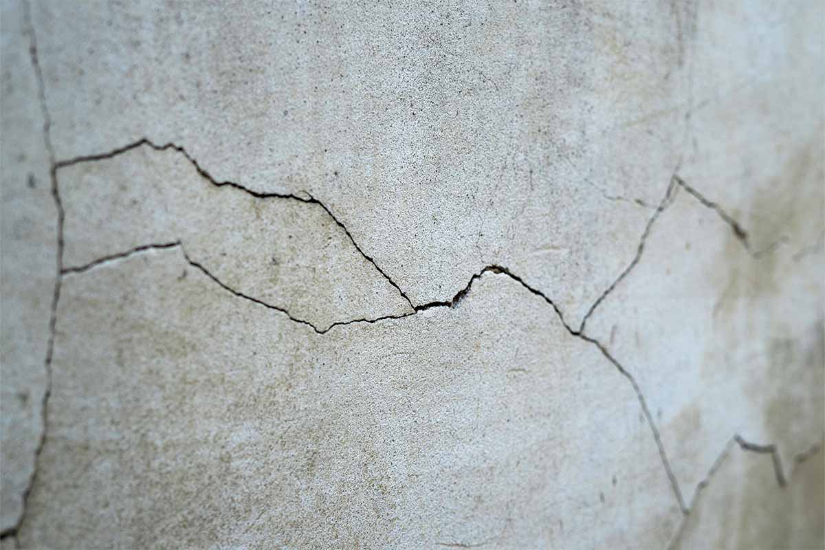 spider cracks in concrete foundation wall