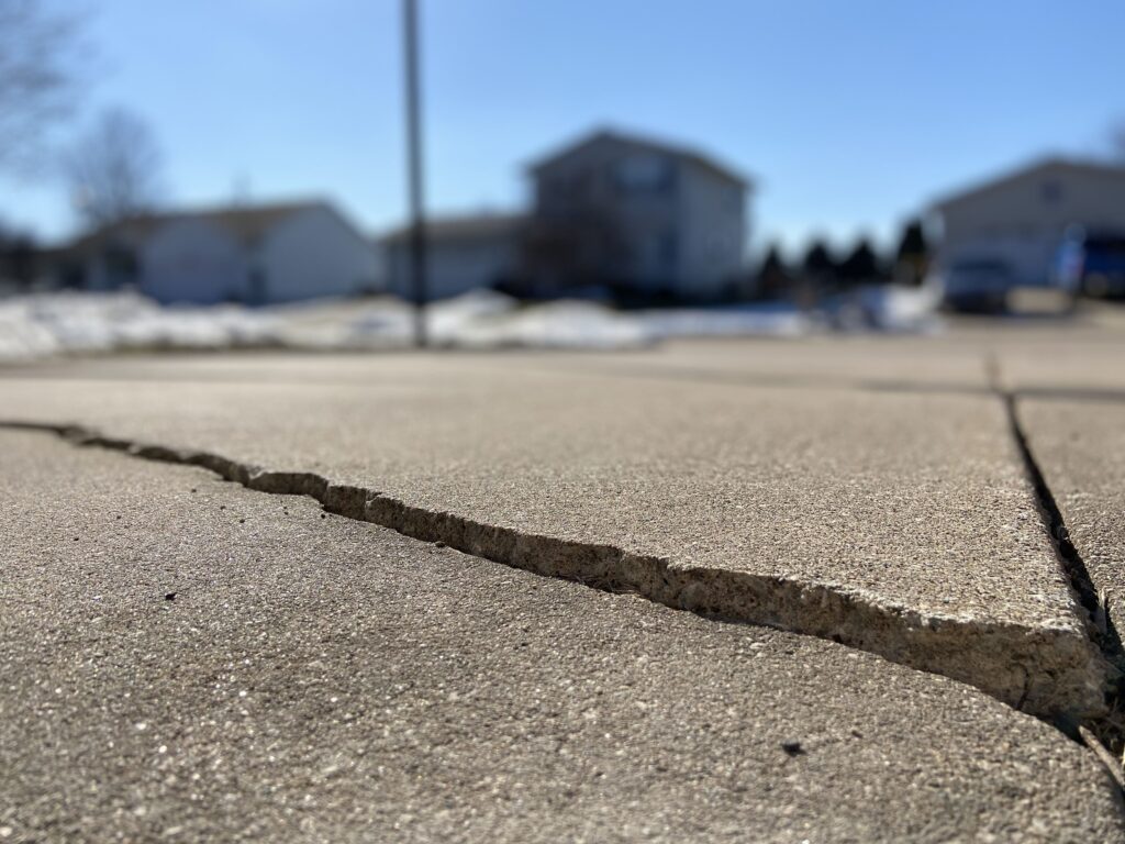crack in cement driveway